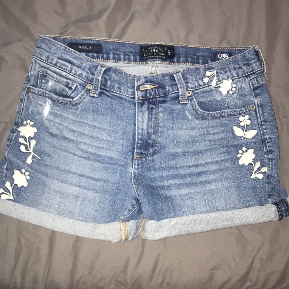 Lucky Brand Mid-rise Roll up shorts